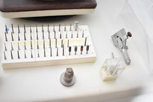 Laden Sie das Bild in den Galerie-Viewer, Degussa F1 Fräsgerät, Frästisch, Modelltisch, Fräsmaschine, Zubehör