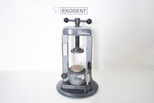 Laden Sie das Bild in den Galerie-Viewer, Reco Hydromatic Muffelpresse, Pressmuffel
