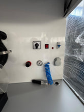 Laden Sie das Bild in den Galerie-Viewer, EKODENT,Schleifbox-Schrank,Absaugung,Schublade,Luft,Licht, Steckdose, Neu