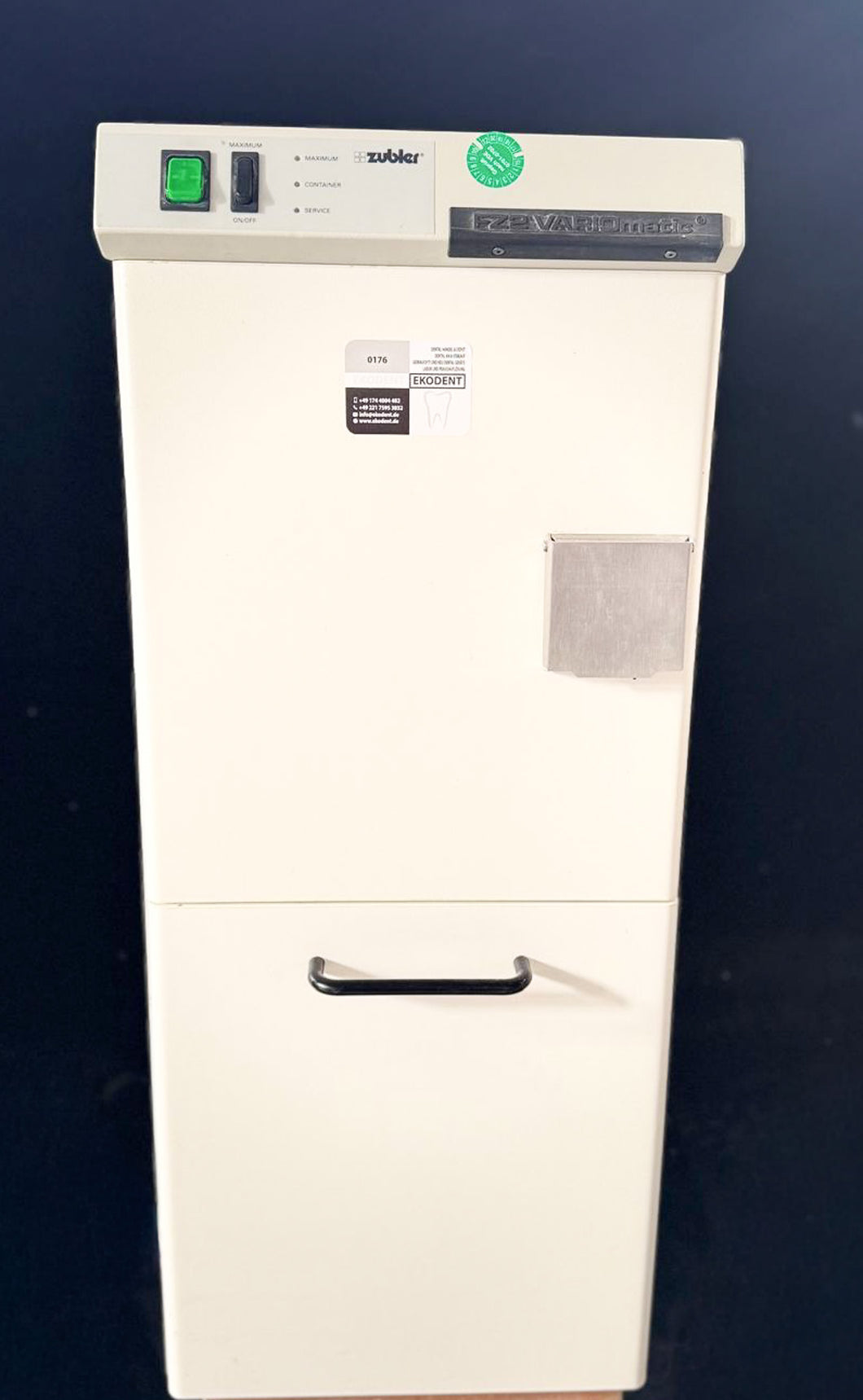 Zubler VARIOmatic FZ2 – 4-Platz Untertisch-Absauganlage