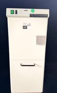 Zubler VARIOmatic FZ2 – 4-Platz Untertisch-Absauganlage