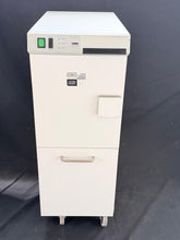 Laden Sie das Bild in den Galerie-Viewer, Zubler VARIOmatic FZ2 – 4-Platz Untertisch-Absauganlage