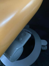 Laden Sie das Bild in den Galerie-Viewer, Sirona C Serie Arztstuhl mit Rückenlehne - Rolhocker / Behandlungsstuhl