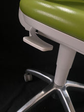 Charger l'image dans la galerie, KaVo Physio EVO Arztstuhl mit Rückenlehne - Rolhocker / Behandlungsstuhl