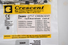 Laden Sie das Bild in den Galerie-Viewer, Dentsply Crescent Cup &amp; Brush Samples